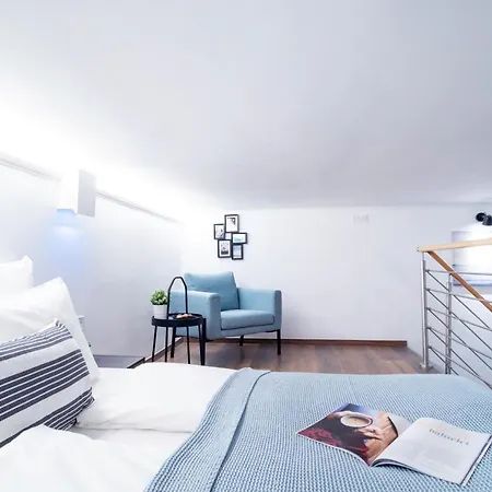 Welcoming Modern In The Center *
