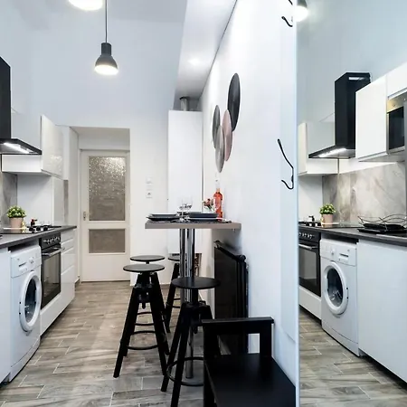 Welcoming Modern In The Center Apartman