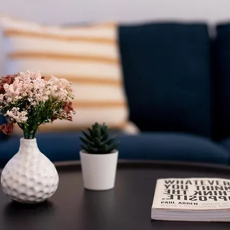 Welcoming Modern In The Center *