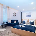 Welcoming Modern In The Center