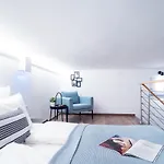 Welcoming Modern In The Center *